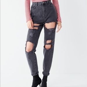 BDG MOM HIGH RISE JEANS